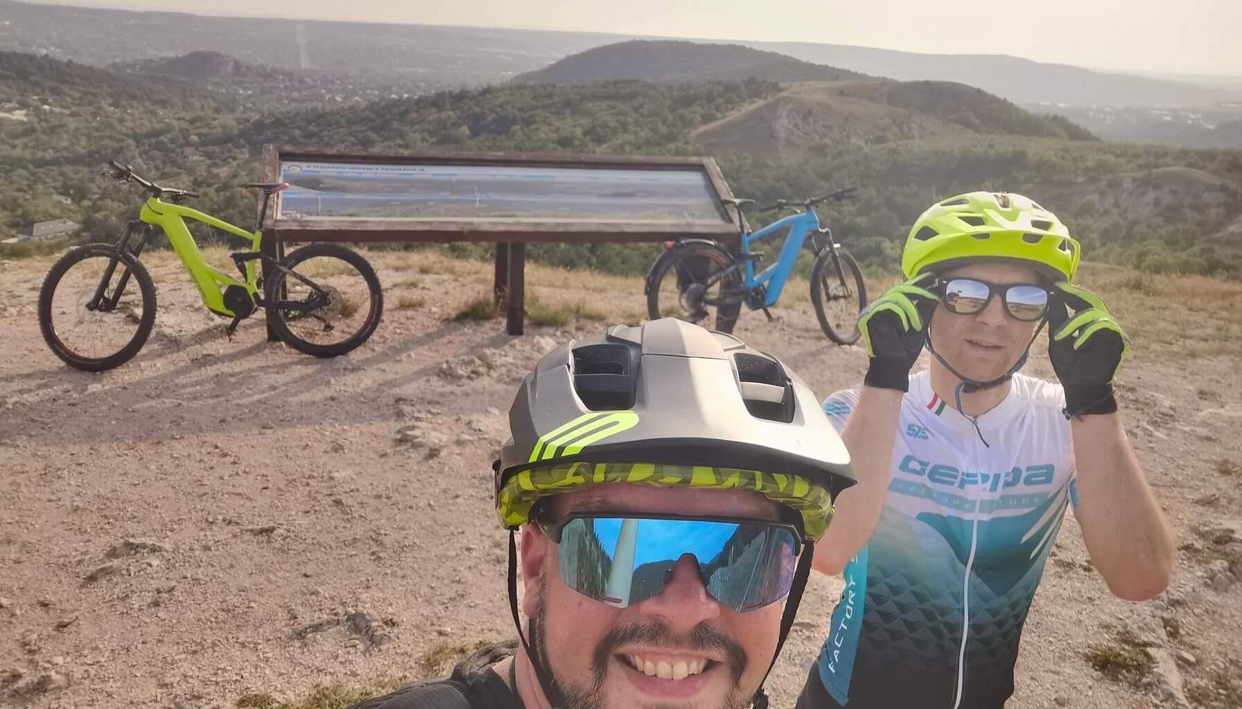 Kerékpáros sisak: miért fontos a fejvédő biciklizés közben?